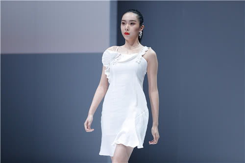 飾尚·生活·服裝 2018北京服裝學(xué)院服飾藝術(shù)與工程學(xué)院畢業(yè)生作品發(fā)布會