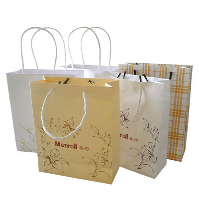 品味升級 廠家定做精美牛皮服裝手提袋為您的品牌價(jià)值加冕